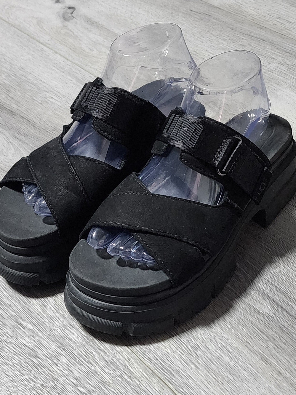 NWOB UGG Ashton Black Platform Lug Chunky Sandals Womens Size 8